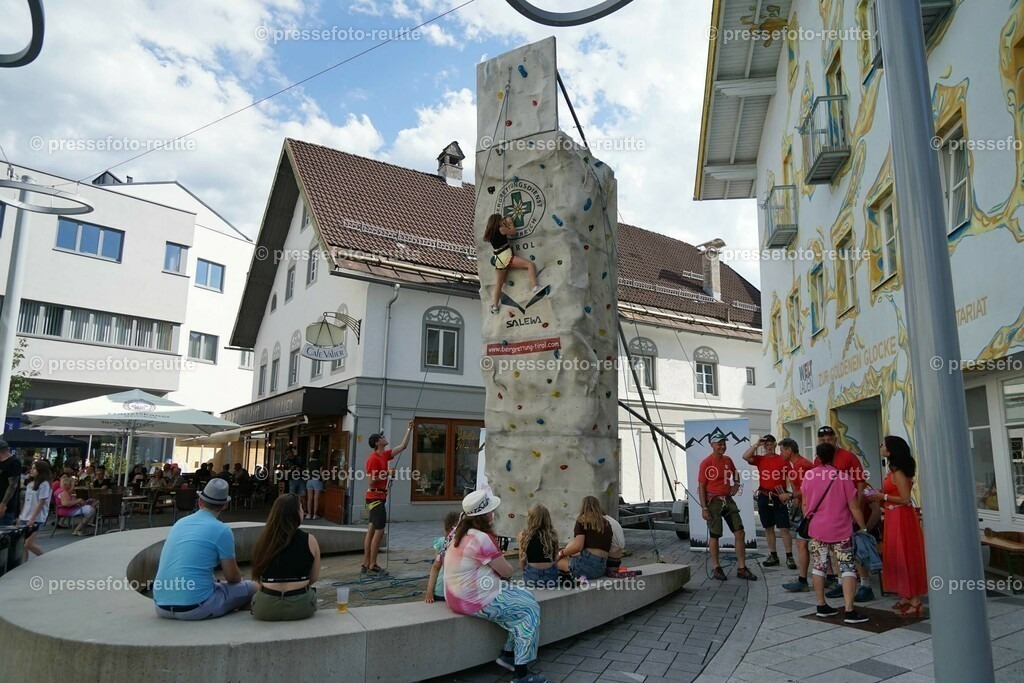 news-2023-Juli15-Marktfest_Reutte1-DSC05959 | Info aus dem Bezirk Reutte/Ausserfern Tirol sowie eine umfangreiche Bilddatenbank über die gesamte Region: Lechtal, Talkessel Reutte, Tannheimertal, Zwischentoren. Lech, Plansee, Zugspitze, Grenztunnel, B179, Fernpassstraße, Verkehr, Lawinen, Tradition, - Realisiert mit Pictrs.com