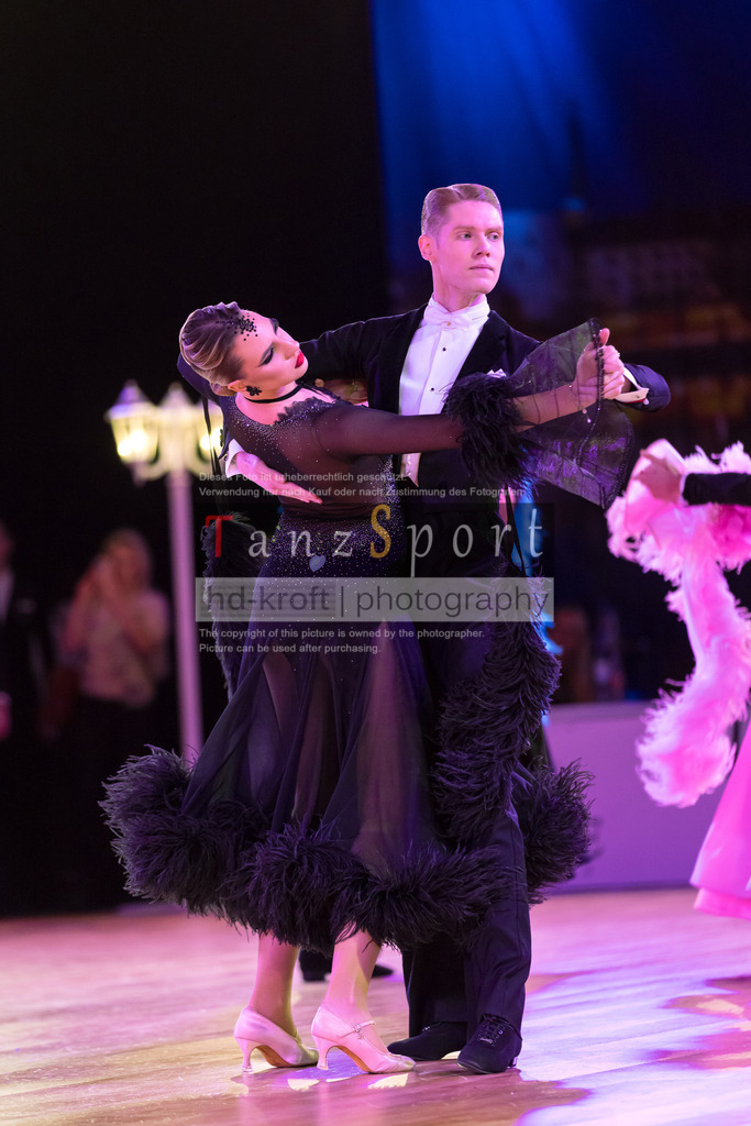 20241215_WDSF_Int_Open_Std-Riga-9187 | Tanzsportbilder, Standardtanz, Lateintanz, WDSF, DTV, LTVB, dancecomp, goc, hessen tanzt, blaues band der spree, walzer, tango, wiener walzer, slowfox, quickstepp, samba, rumba, cha-cha-cha, paso doble. jive, hd-kroft photography, turniertanzsport