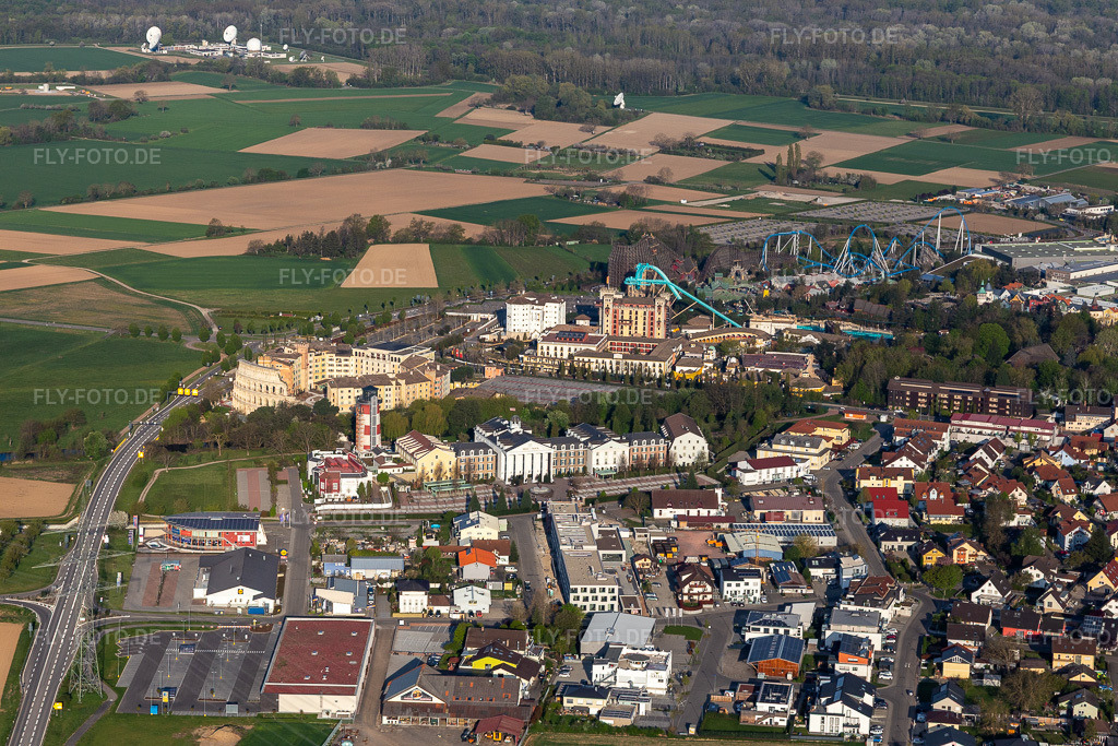 Luftbild: Wegen Corona-Lockdown geschlossenes 4 Sterne Erlebnishotel 