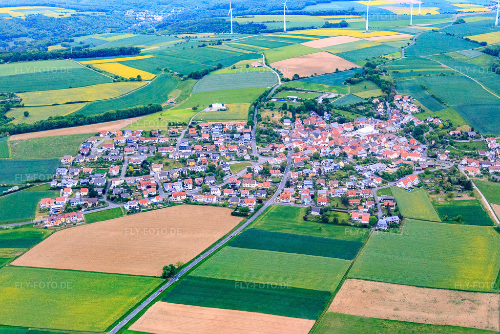 Luftbild: Ortsansicht von Südwesten im Ortsteil Forst in Schonungen im Bundesland Bayern in Deutschland. Foto: IMG_078980.jpg vom 14.05.2015 durch Werner Riehm/FLY-FOTO.de