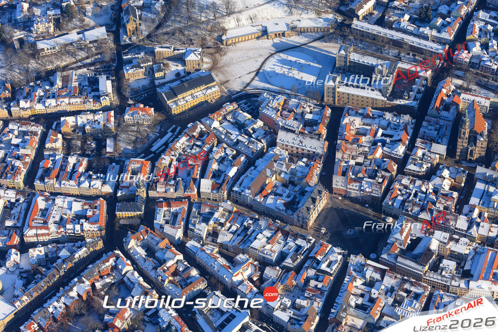 Die Luftaufnahme Coburg - Coburg wurde vom UL-Flugzeug (keine Drohne) aus fotografiert.Hohe Druck- Auflösung-die Geschenkidee!