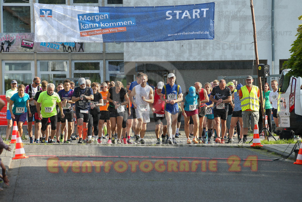 230804_1807_EX1_3699 | Sportfotografie im Rhein-Sieg Kreis, Köln, Bonn, NRW, Rheinland Pfalz, Hessen, etc. Unser Tätigkeitsfeld umfasst den Laufsport vom Volkslauf über den Marathon, Duathlon, Triathon bis zum Ultralauf wie Kölnpfad Ultra oder Schindertrail.