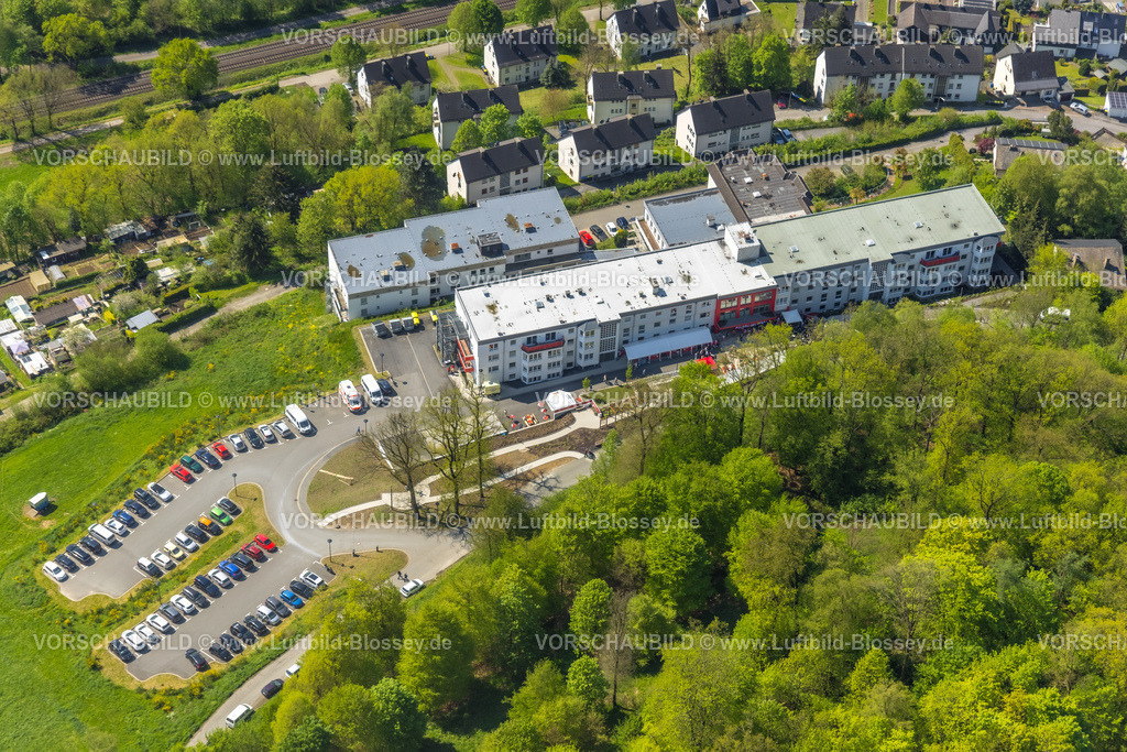 Meschede230500997 | Luftbild, DRK Seniorenzentrum Bernhard-Salzmann-Haus, DRK-Bildungsinstitut für Gesundheitsberufe, Meschede-Stadt, Meschede, Sauerland, Nordrhein-Westfalen, Deutschland