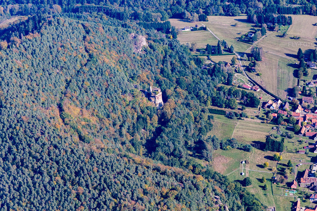 Aerial view: Chateau Petit-Arnsberg in Obersteinbach in the state Bas-Rhin, France. – Photo: IMG_095108.jpg taken on 10/16/2016 by Werner Riehm/FLY-FOTO.com – Resolution of the original: 5472 x 3648 px