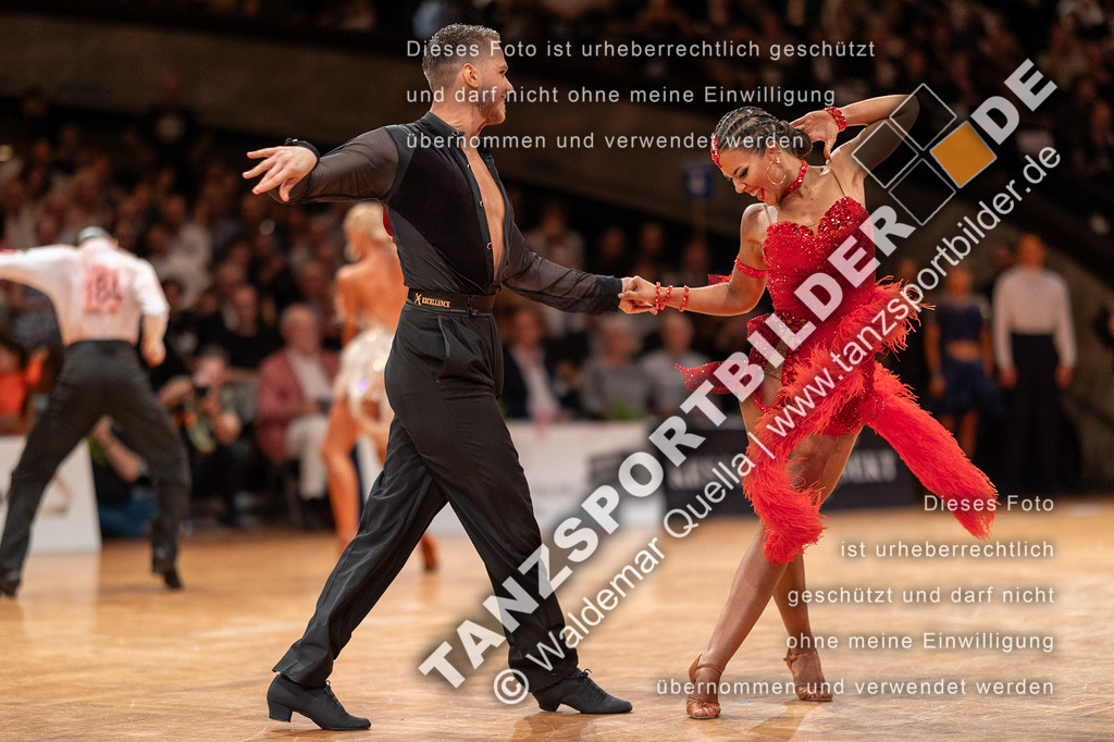 20230812-13666 | Hier finden Sie Tanz Bilder vom Latein und Standard Formationen tanzen. Sportbilder vom Tanzsport. Schöne Fotos und von Weltmeisterschaft, Europameisterschaft, Bundesliga, Regionalliga, Oberliga und Landesliga sowie von GOC Stuttgart, DanceComp, WM Bremen