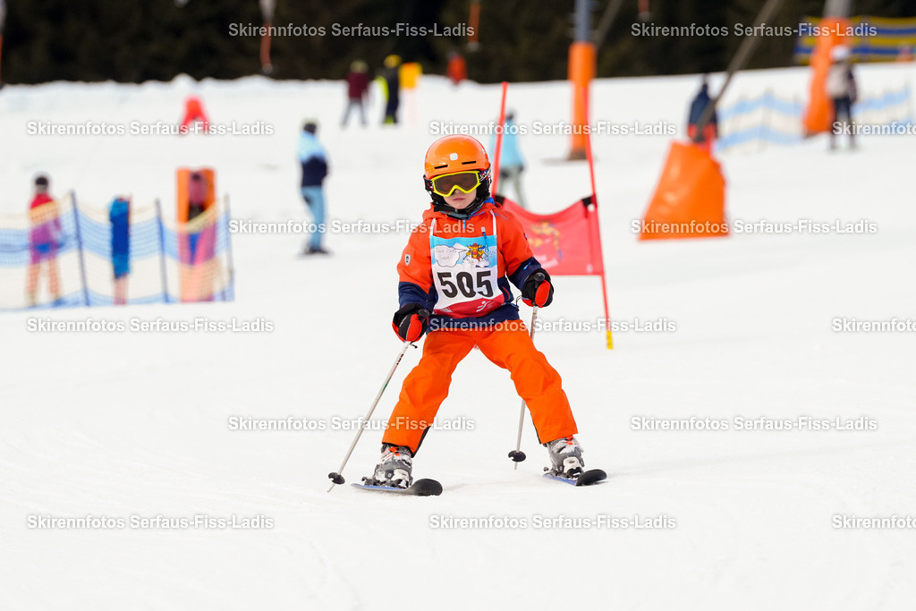 SRF_02.01.2026_0836 | Skirennfotos,Serfaus,Fiss,Ladis,Kinderskirennen,Winter,Tirol,Oberland,skirace,SFL,feelfree,weil wir's genießen,ski,Ski,skifahren,Sonnenplateau, - Realisiert mit Pictrs.com