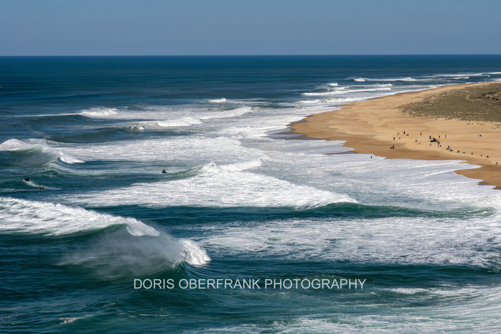 Waves after waves | Nazaré: Waves after waves - Realisiert mit Pictrs.com