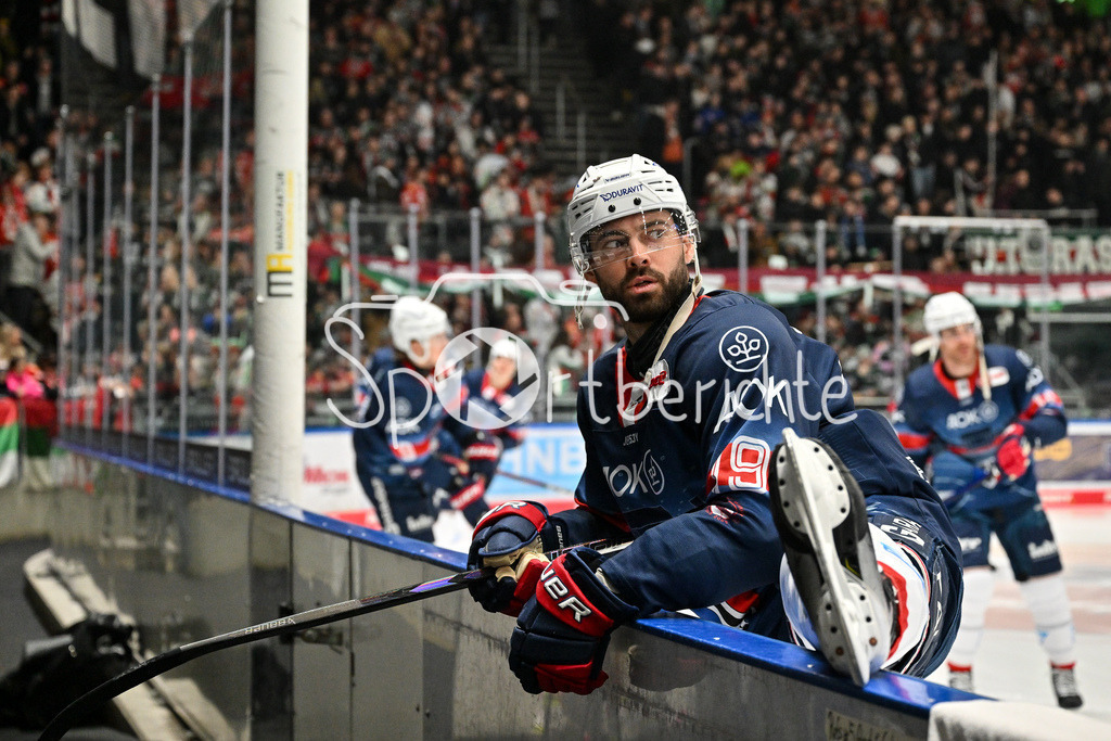 Augsburger Panther - Adler Mannheim | im Bild Luke ESPOSITO (Adler Mannheim 19) beim warmup vor der Partie / DEL: Augsburger Panther - Adler Mannheim, Curt Frenzel Stadion am 16.02.2025