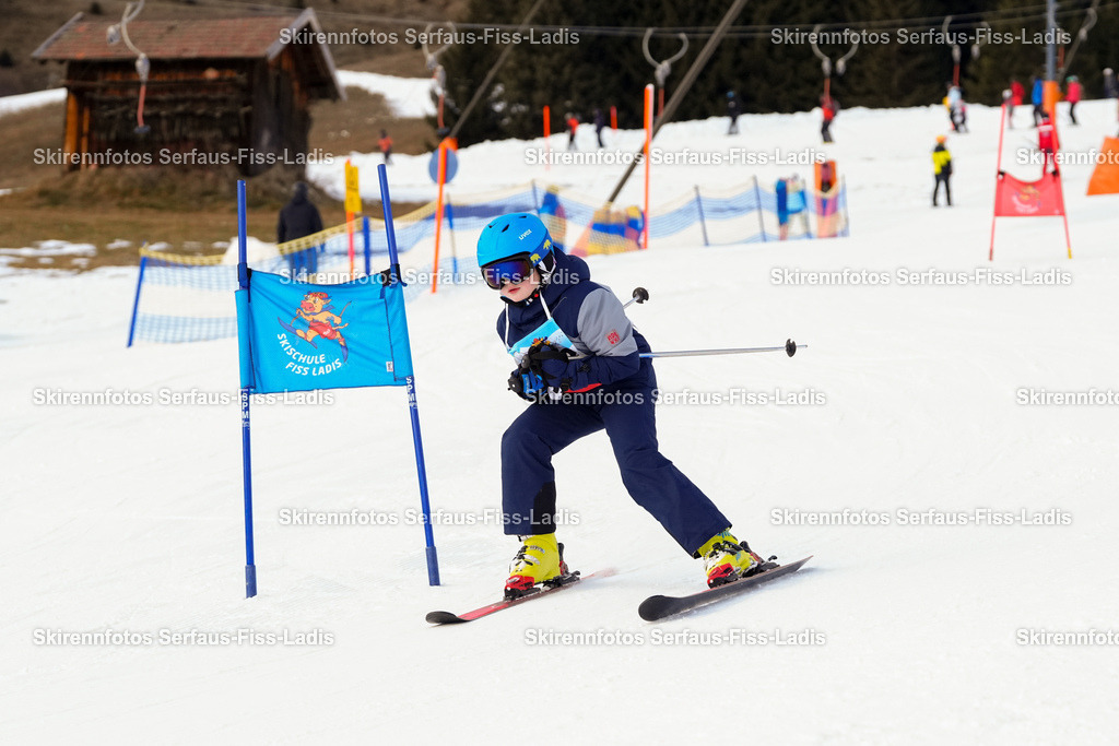 SRF_02.01.2026_1138 | Skirennfotos,Serfaus,Fiss,Ladis,Kinderskirennen,Winter,Tirol,Oberland,skirace,SFL,feelfree,weil wir's genießen,ski,Ski,skifahren,Sonnenplateau, - Realisiert mit Pictrs.com