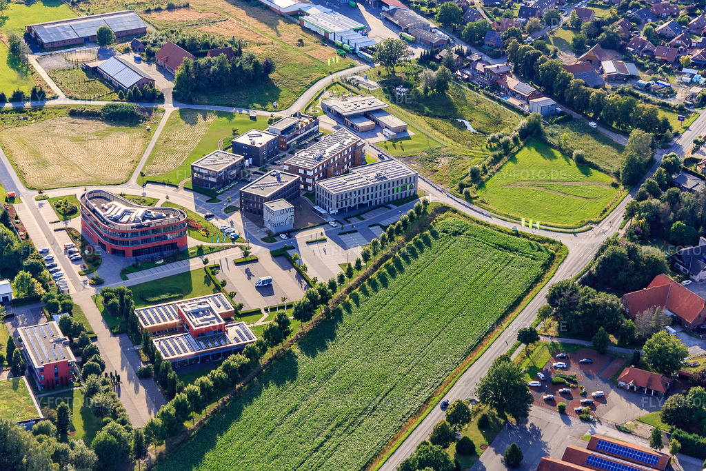 Luftbild: d.velop Life Sciences campus im Ortsteil Harwick in Gescher im Bundesland Nordrhein-Westfalen in Deutschland. – Foto: IMG_007943.jpg vom 12.07.2020 durch Werner Riehm/FLY-FOTO.de – Auflösung des Originals: 5098 x 3399 px – dvelop-logo-sw
