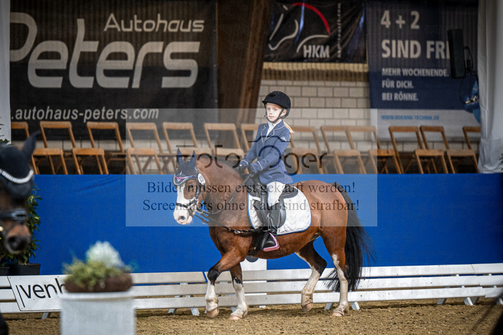 DOS_0542 | Entdecke hochwertige Reitturnierfotos von Foto Oger. Professionell, emotional und authentisch – jetzt Lieblingsmomente im Shop bestellen.Deutschlandweite Turnierfotografie. - Realisiert mit Pictrs.com