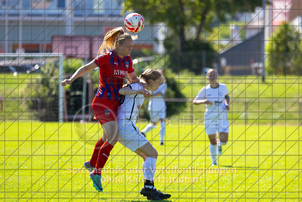 20260906_121104_0150_(c)_by_PhotoPeet | #,1.FC Donzdorf (weiß) vs. 1.FC Heidenheim 1846 (rot), Fußball, Frauen-Verbandspokal Gruppe 2, 2. Runde, Saison 2026/2027, Rasenplatz Lautertal Stadion, Süßener Straße 16, 73072 Donzdorf, 06.09.2026 - 11:00 Uhr,Foto: PhotoPeet / Sport- &amp; Eventfotografie / Peter Harich