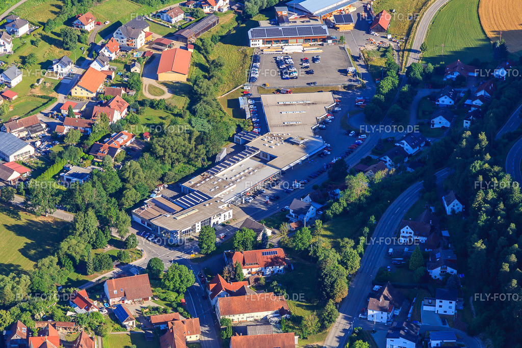 Autowelt Schuler GmbH https://www.autowelt-schuler.de/ | Luftbild: Autowelt Schuler GmbH https://www.autowelt-schuler.de/ im Ortsteil Horgen in Zimmern im Bundesland Baden-Württemberg in Deutschland. Foto: IMG_149271.jpg vom 29.06.2025 durch Werner Riehm/FLY-FOTO.de - Realisiert mit Pictrs.com