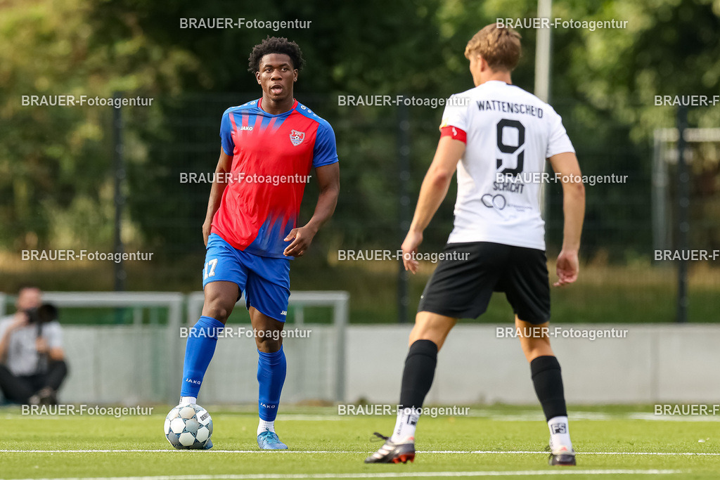 1_KFCWAT_20250723_0116.JPG -  - KFC Uerdingen - SG Wattenscheid 09 - Testspiel | Krefeld, Deutschland, 23.07.25: Yaya Issa Atcha (KFC Uerdingen) in Aktion, am Ball, Einzelaktion waehrend des Testspiel Spiels zwischen KFC Uerdingen - SG Wattenscheid 09 in der Covestro Sportpark am 23. July 2025 in Krefeld, Deutschland. (Foto von Stefan Brauer/Brauer-Fotoagentur)