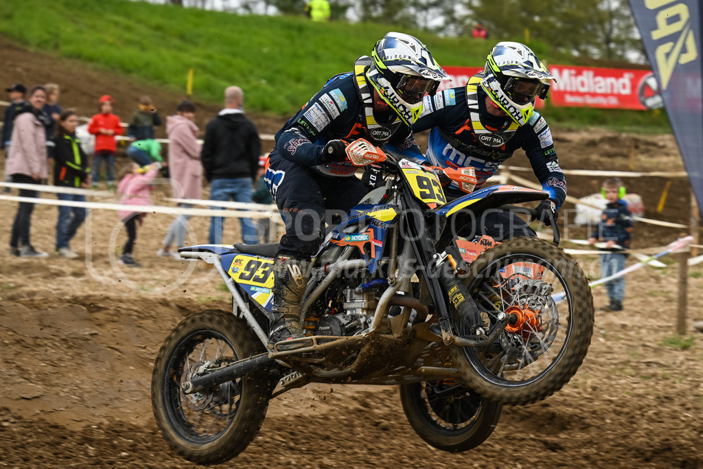 Motocross Schlatt bei Winterthur - 30. April 2023 | #93 Heinzer Marco / Betschart Ruedi aus Illgau (CH) in der Kategorie Seitenwagen am Motocross Schlatt bei Winterthur, 30. April 2023. 
Instagram: @mx_schlatt | @mc_wila | @sam_schweiz
Bild: Sportfotografie Markus Aeschimann | www.markus-aeschimann.ch - Realisiert mit Pictrs.com