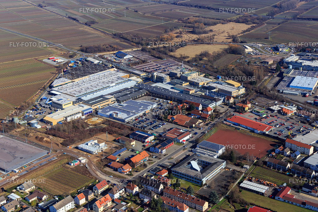Industriegebiet Staatsstraße mit Tenneco GmbH aus Westen http://www.tenneco.com/ | Luftbild: Industriegebiet Staatsstraße mit Tenneco GmbH aus Westen http://www.tenneco.com/ in Maikammer im Bundesland Rheinland-Pfalz in Deutschland. Foto: IMG_097073.jpg vom 25.02.2017 durch Werner Riehm/FLY-FOTO.de - Realisiert mit Pictrs.com