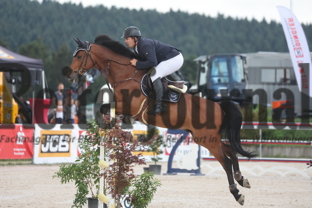 Waldachtal-Salzstetten_2024_Prfg.Nr.07_Springprfg.Kl.S_m.St_Benjamin Wulschner_Nino Ice Z (1) | Alle Fotos der Reiterjournal Fotografin Doris Matthaes im Reiterjournal Online-Fotoshop. - Realisiert mit Pictrs.com