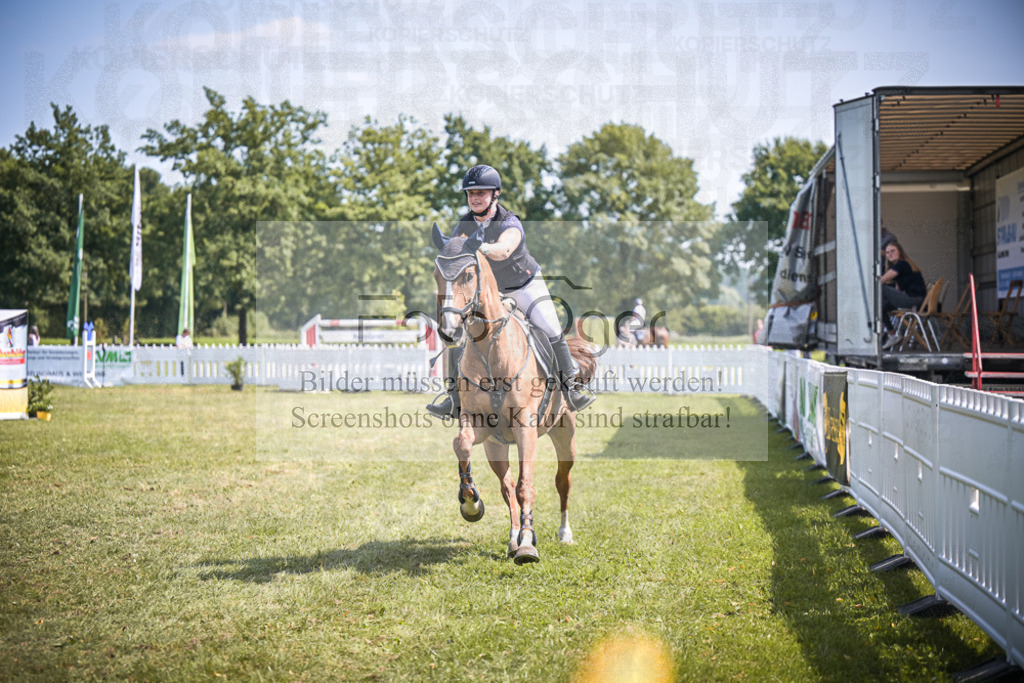 DOS_5105 | Entdecke hochwertige Reitturnierfotos von Foto Oger. Professionell, emotional und authentisch – jetzt Lieblingsmomente im Shop bestellen.Deutschlandweite Turnierfotografie. - Realisiert mit Pictrs.com