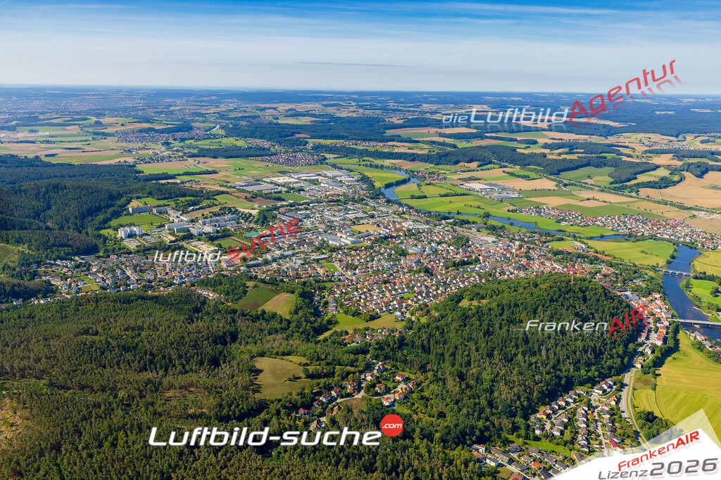 Luftaufnahme der Stadt Regenstauf - Die Luftaufnahme wurde 2025 vom UL-Flugzeug heraus erstellt ( keine Drohne ) - Hochauflösende Luftaufnahme - für professionelle Ausdrucke geeignet. Die Geschenkidee !Mit Lizenz und Bildrechte bestellbar