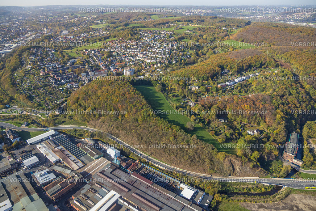 Hagen221016075 | Luftbild, Alte Schraubenfabrik, Blick auf Kuhlerkamp mit Lichtung, Herbstwald RuheForst Hagen Philippshöhe, Altenhagen, Hagen, Ruhrgebiet, Nordrhein-Westfalen, Deutschland