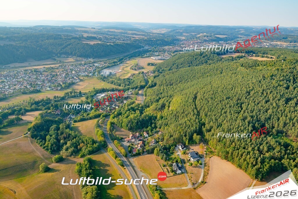 Die Luftbildaufnahme Neuenreuth - Weissenbrunn wurde 2018 mittels Flugzeug (keine Drohne) erstellt. Perfekte Schärfe und Druck- Auflösung- Garantiert!