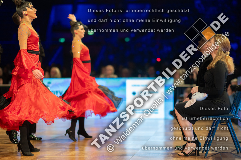 20251206-03042 | Hier finden Sie Tanz Bilder vom Latein und Standard Formationen tanzen. Sportbilder vom Tanzsport. Schöne Fotos und von Weltmeisterschaft, Europameisterschaft, Bundesliga, Regionalliga, Oberliga und Landesliga sowie von GOC Stuttgart, DanceComp, WM Bremen