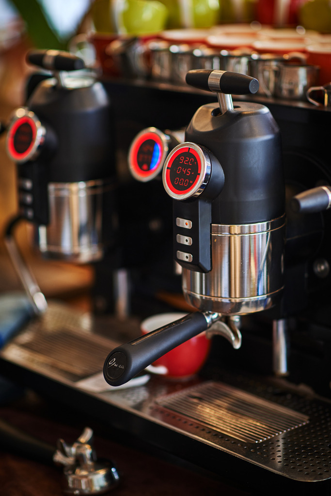 Cafebrennerei Franze | Wien, Austria - July 24, 2019: Cafebrennerei Franze am Kutschkermarkt; Detail der Kaffeemaschine. - Realisiert mit Pictrs.com