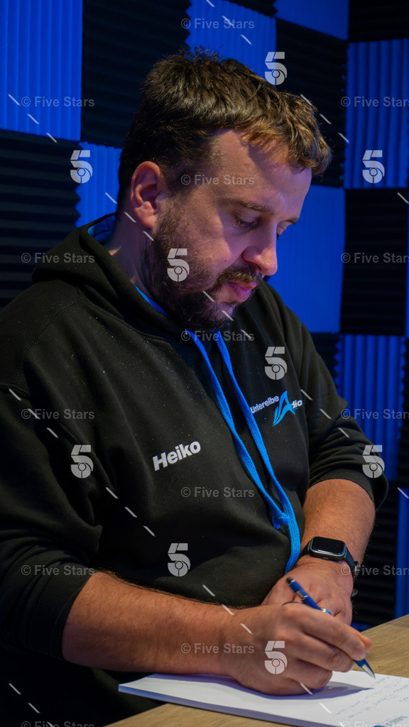 DSC00523_mitLogo19 | Five Stars Fotografie und Videografie fängt Ihre besonderen Momente mit atemberaubenden Bildern und hochwertigen Videos ein. Perfekt für Hochzeiten, Events und mehr – lassen Sie sich von unserer Expertise und Kreativität begeistern.