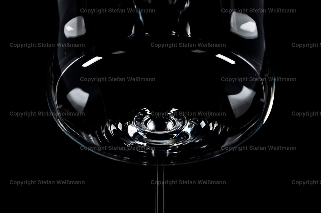 Das Glas ohne Inhalt | Zum tollen Wein, das passende Glas, dann macht es Spaß! - Realisiert mit Pictrs.com