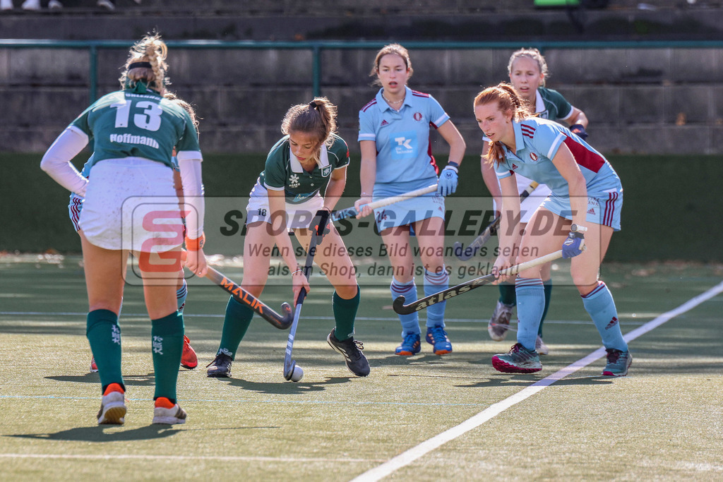 MJ_2022-10-08_Damen_HTCU-UHC-39 | Carla Schrafen (Uhlenhorst Mülheim #18), Uhlenhorst Mülheim - UHC Hamburg am 8.10.2022 im Waldstadion, Mülheim a. d. Ruhr