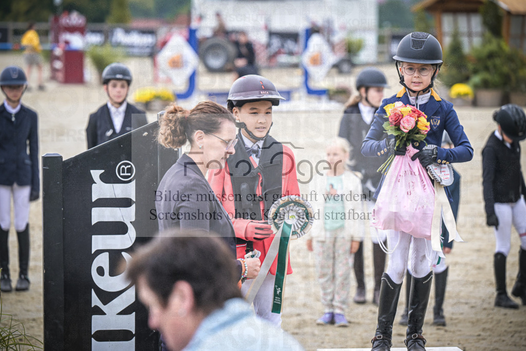DOS_0054 | Entdecke hochwertige Reitturnierfotos von Foto Oger. Professionell, emotional und authentisch – jetzt Lieblingsmomente im Shop bestellen.Deutschlandweite Turnierfotografie. - Realisiert mit Pictrs.com