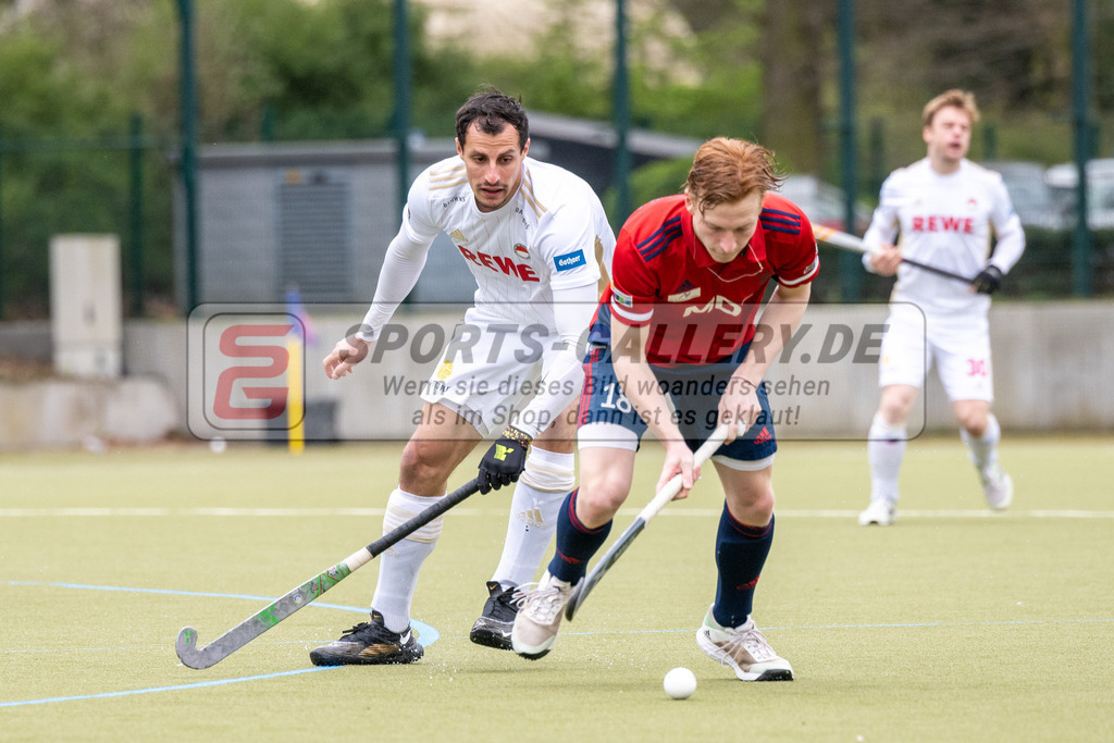 SFE_20230415_0220 | Deutsche Meisterschaft Männliche U16 Halle 2023 am 15.04.2023 in Düsseldorf (Düsseldorfer Hockeyclub 1905 e.V.), Photo: Stephan Fehrmann 2022 (Sports-Gallery),Stollarz Julius ( Düsseldorfer HC #18 ),Elian Mazkour ( Rot-Weiss Köln #26 )