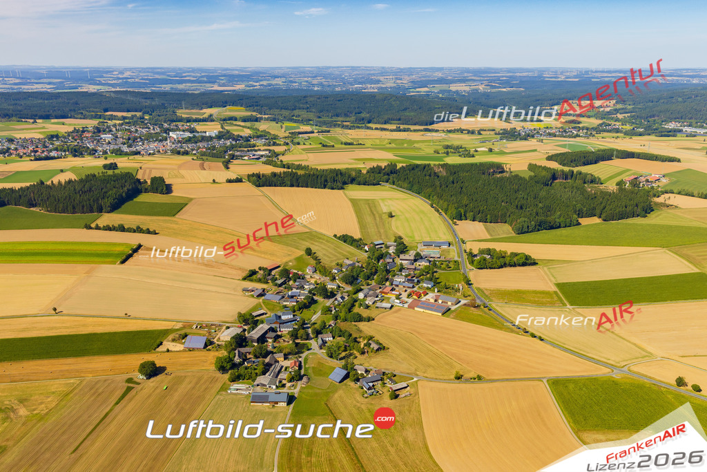 Luftbild Vs Google Maps  Raumetengrün  Kirchenlamitz -Das Luftbild wurde 2025 vom UL-Flugzeug heraus erstellt ( keine Drohne ) - Hochauflösende Luftaufnahme -Nicht vergleichbar mit Google Maps oder Satelittenbilder- Die Geschenkidee !Mit Lizenz und Bildrechte bestellbar