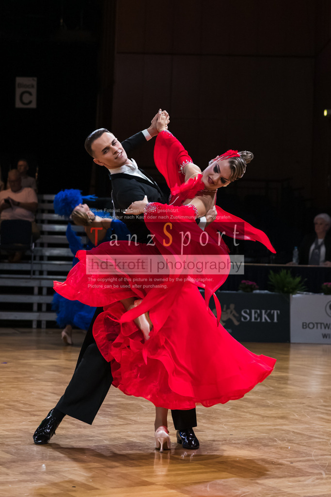20250821_WDSF_GS_Std_R1_B2_3972 | Tanzsportbilder, Standardtanz, Lateintanz, WDSF, DTV, LTVB, dancecomp, goc, hessen tanzt, blaues band der spree, walzer, tango, wiener walzer, slowfox, quickstepp, samba, rumba, cha-cha-cha, paso doble. jive, hd-kroft photography, turniertanzsport