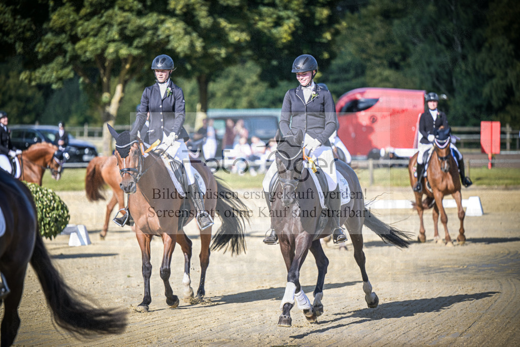 DOS_1199 | Entdecke hochwertige Reitturnierfotos von Foto Oger. Professionell, emotional und authentisch – jetzt Lieblingsmomente im Shop bestellen.Deutschlandweite Turnierfotografie. - Realisiert mit Pictrs.com