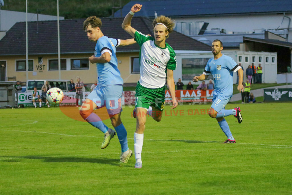 VST Völkermarkt - SVG Bleiburg 2-2, Kärntner Liga 2. Runde | Mario Kuester (VST Völkermark #11) Andreas Jamnig (SVG Bleiburg #11) Raphael Huber (SVG Bleiburg #4) VST Völkermarkt - SVG Bleiburg 2-2 am 08.08.2023 in Völkermarkt
(Lilienberg Arena), Austria, (Photo by Ernst Krawagner sport-fan.at) - Realisiert mit Pictrs.com