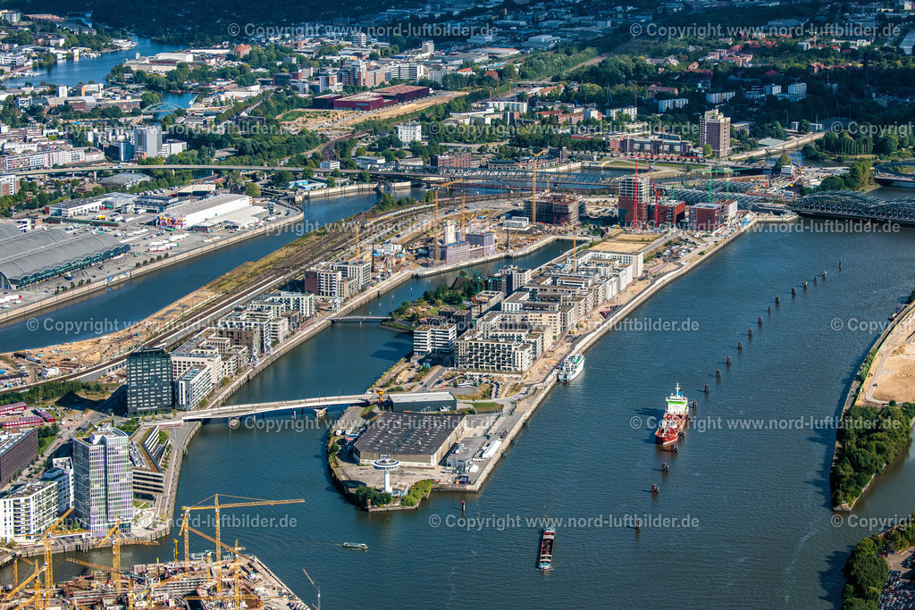 Hamburg_Baakenhafen_Baustellen_ELS_3280200922 | HAMBURG 20.09.2022 Baustellen für Wohn- und Geschäftshäuser im Baakenhafen entlang der der Baakenallee in der HafenCity in Hamburg, Deutschland. Weiterführende Informationen bei: AUG. PRIEN Bauunternehmung (GmbH & Co. KG),  BVE Bauverein der Elbgemeinden eG,  Baugenossenschaft Hamburger Wohnen eG,  HafenCity Hamburg GmbH,  Johann Daniel Lawaetz-Stiftung,  Richard Ditting GmbH & Co. KG,  bof architekten,  florian krieger - architektur und städtebau gmbh. // Construction sites for residential and commercial buildings in the Baakenhafen along the Baakenallee in HafenCity in Hamburg, Germany. Further information at: AUG. PRIEN Bauunternehmung (GmbH & Co. KG),  BVE Bauverein der Elbgemeinden eG,  Baugenossenschaft Hamburger Wohnen eG,  HafenCity Hamburg GmbH,  Johann Daniel Lawaetz-Stiftung,  Richard Ditting GmbH & Co. KG,  bof architekten,  florian krieger - architektur und staedtebau gmbh. Foto: Martin Elsen