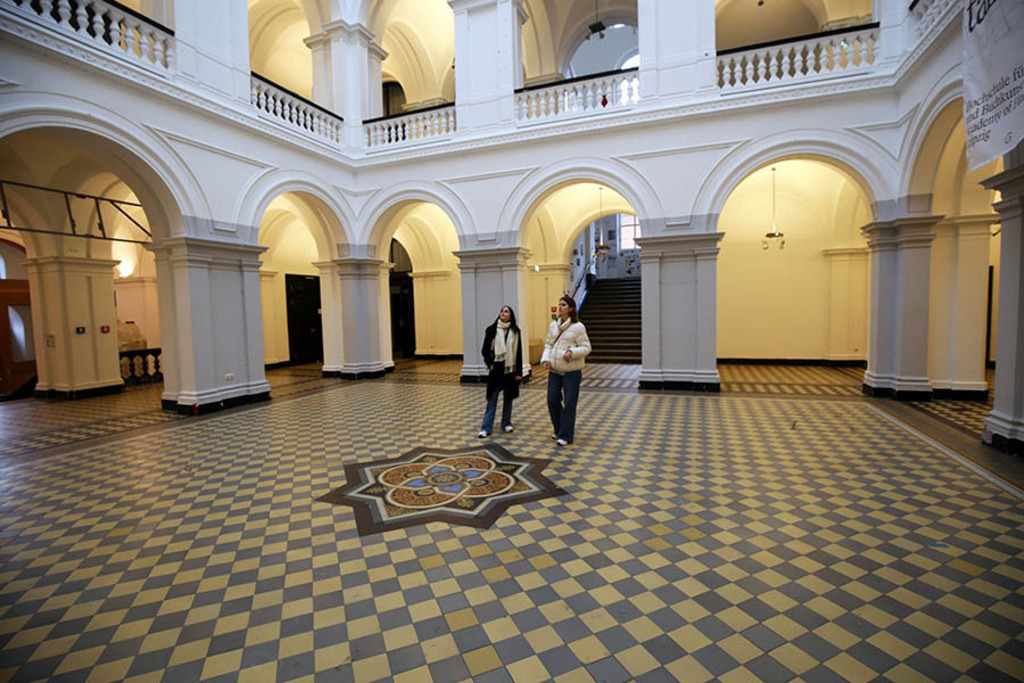 Hochschule für Grafik und Buchkunst | Das Team hinter BILDLEXIKON LEIPZIG bündelt historische wie aktuelle Informationen über die Stadt Leipzig in Text und Bild auf einer Plattform und stellt diese der interessierten Öffentlichkeit zur Verfügung.