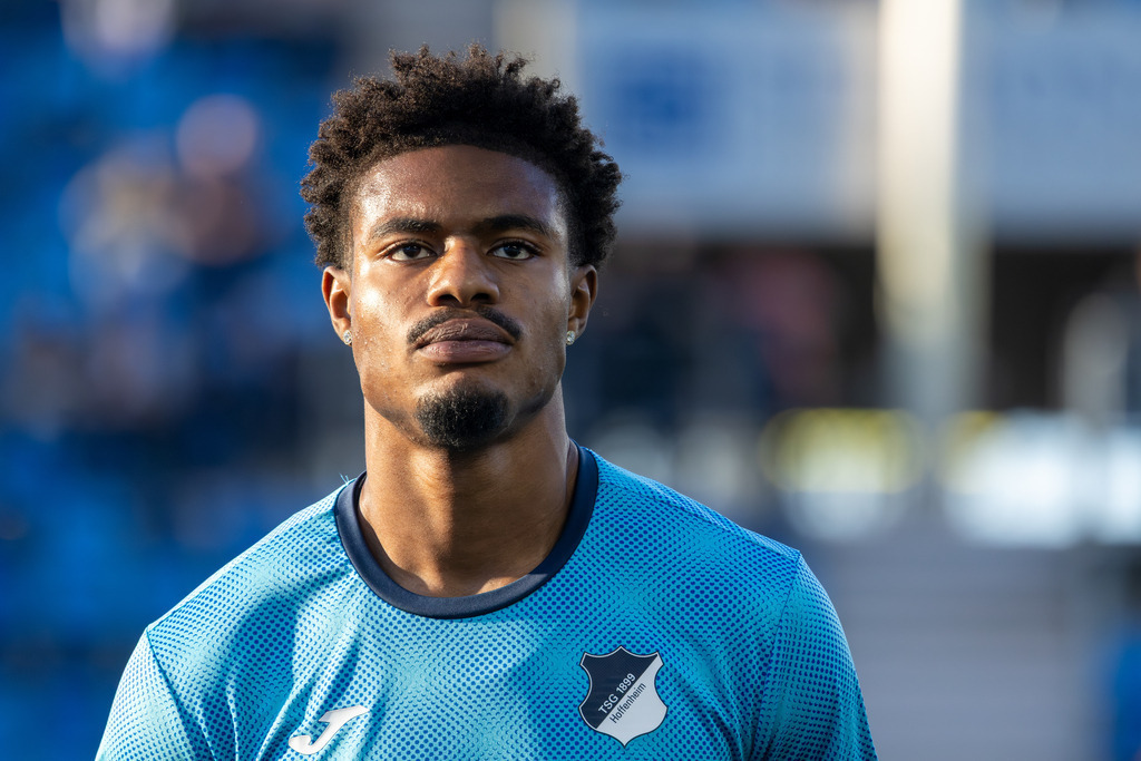 Fußball 3. Liga, Saison 2025/26, 32. Spieltag: Waldhof Mannheim gegen TSG Hoffenheim II | Fußball 3. Liga, Saison 2025/26, 32. Spieltag: Waldhof Mannheim gegen TSG Hoffenheim II***Kelven Frees (5, Hoffenheim) beim Warm-Up - Realisiert mit Pictrs.com