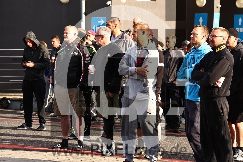 social-20250822_00074 | Schöne Erinnerungen an spannende Momente - das festzuhalten ist unser Job. PIXELrace.de ist seit 2003 auf den Rennstrecken Europas unterwegs um die Action draußen beim Fahren und die wunderbare Stimmung imm Fahrerlager für euch einzufangen.
