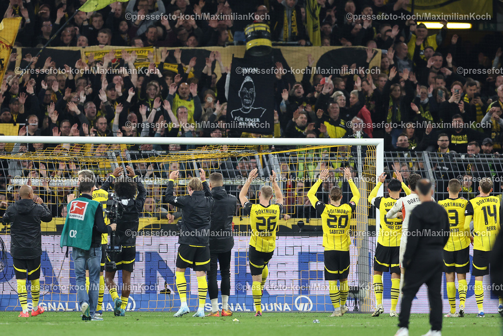 BVB13092401102 | 13.09.2024, 1. Fußball Bundesliga, Borussia Dortmund - 1. FC Heidenheim 1846, Signal Iduna Park, Saison 2024 2025: Abschlussjubel BVB zu den Fans auf der TribüneDFB regulations prohibit any use of photographs as image sequences and or quasi-video.