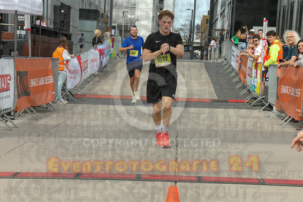 250920_1323_EX1_4283 | Sportfotografie im Rhein-Sieg Kreis, Köln, Bonn, NRW, Rheinland Pfalz, Hessen, etc. Unser Tätigkeitsfeld umfasst den Laufsport vom Volkslauf über den Marathon, Duathlon, Triathon bis zum Ultralauf wie Kölnpfad Ultra oder Schindertrail.