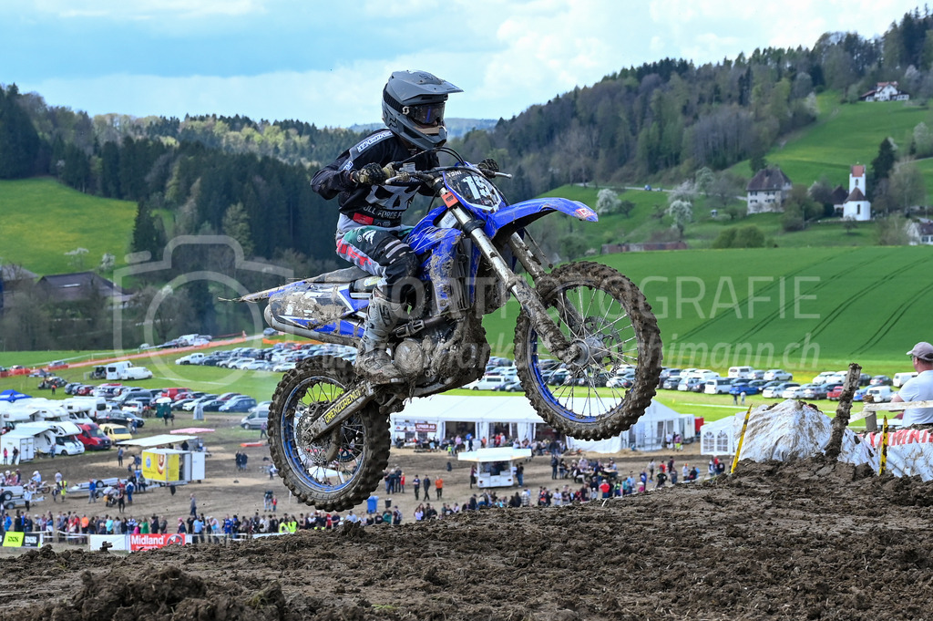 Motocross Schlatt bei Winterthur - 29. April 2023 | #15 Fischbacher Yoni aus Madetswil (CH) auf Yamaha in der Kategorie Hobby Open am Motocross Schlatt bei Winterthur, 29. April 2023.
Instagram: @mx_schlatt | @mc_wila | @sam_schweiz
Bild: Sportfotografie Markus Aeschimann | www.markus-aeschimann.ch - Realisiert mit Pictrs.com