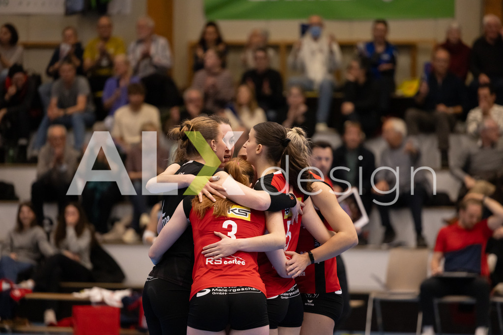 Volleyball I Frauen I Saison 2025-2026 I Volleyball NLA | Women I 1/2 Finals I  VC Kanti Schaffhausen - Sm'Aesch Pfeffingen I 18.03.2026 | VC Kanti Schaffhausen Spielerinnenkreis - Realisiert mit Pictrs.com