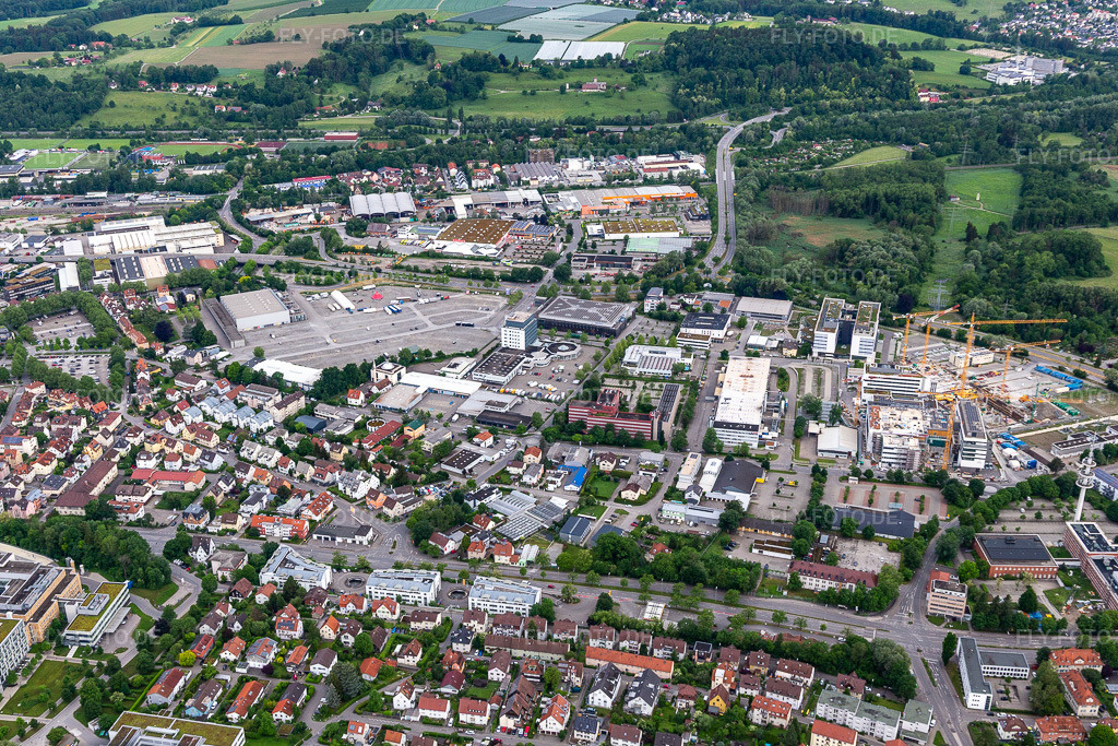 Luftbild: Eissporthalle Ravensburg - CHG Arena Robert Bosch Power Tools GmbH (ehemals Hawera) Vetter Pharma Fertigung GmbH & Co. KG in Ravensburg im Bundesland Baden-Württemberg in Deutschland.Foto: IMG_131949.jpg vom 26.05.2022 durch Werner Riehm/FLY-FOTO.deWWW.RAVENSBURG.DEBosch Power ToolsExperte für aseptisch abgefüllte Injektionssysteme | Vetter