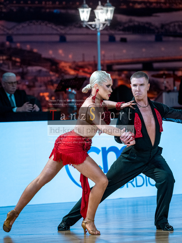 20251212_WDSF_World_Ch_Cup_RS-Lat_1346-2 | Tanzsportbilder, Standardtanz, Lateintanz, WDSF, DTV, LTVB, dancecomp, goc, hessen tanzt, blaues band der spree, walzer, tango, wiener walzer, slowfox, quickstepp, samba, rumba, cha-cha-cha, paso doble. jive, hd-kroft photography, turniertanzsport