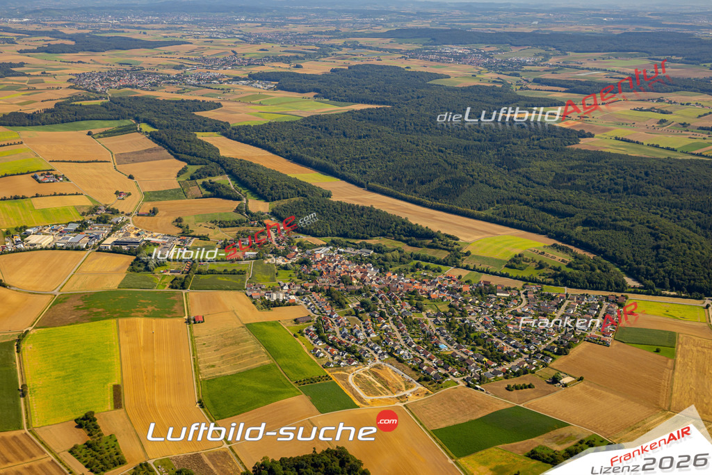 Das Luftbild zeigt : Berwangen Kirchardt - Die Luftaufnahme wurde 2024 vom UL-Flugzeug aus erstellt ( keine Drohne ) - Hochauflösende Luftaufnahme - Für grossformatige Ausdrucke geeignet. Die Geschenkidee !Mit Lizenz und Bildrechte bestellbar