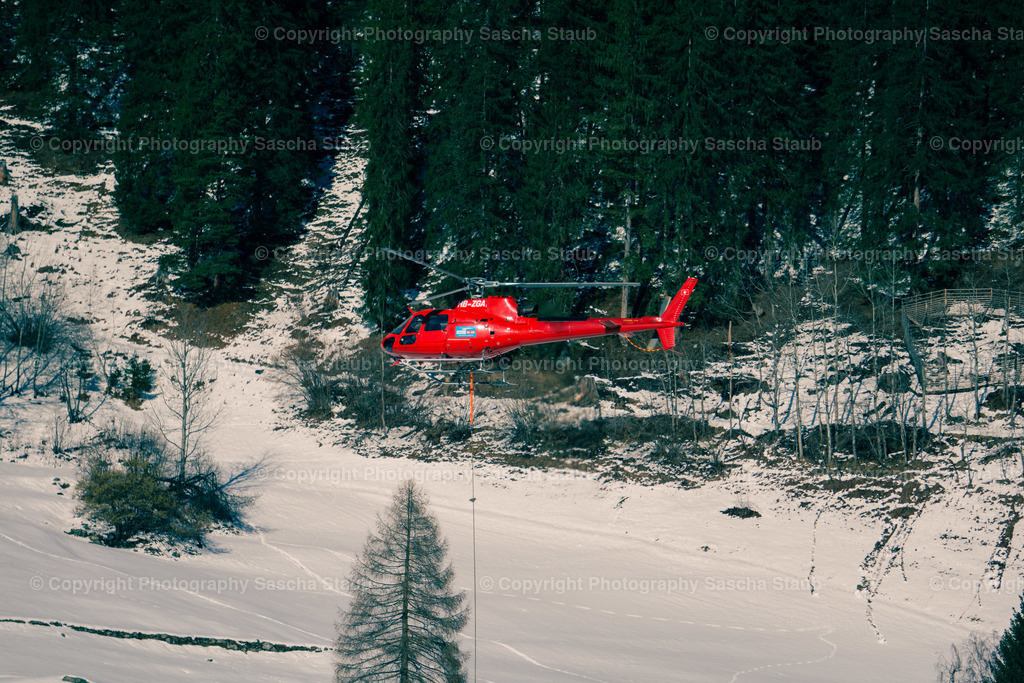 Stehender Hubschrauber | Willkommen im Shop von Photography Sascha Staub. Hier findest du alle Fotos und Medieninhalten von Sascha Staub. In diesem Shop kannst du Lizenzen zu den Fotos, Drucke und Gutscheine für den Shop erwerben.  - Realisiert mit Pictrs.com