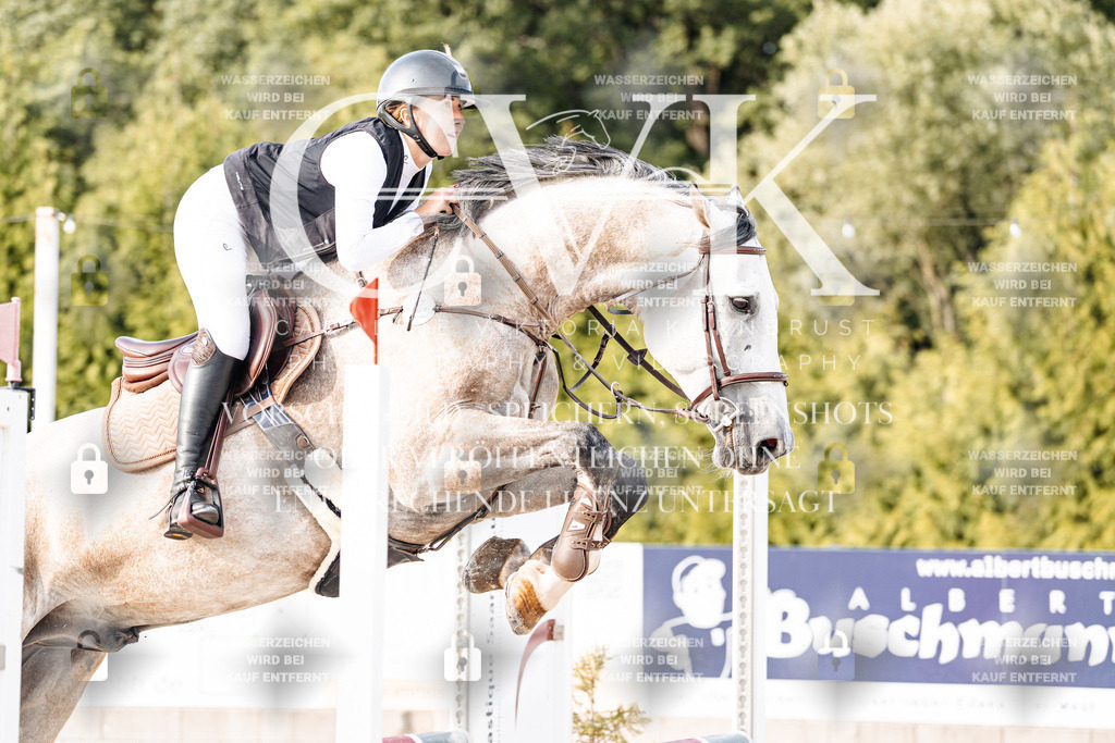 CK906742 | Turnierfotografie Pferdefotografie Trier Rheinland-Pfalz Pferdesport Reitsport Tierfotografie Sportfotografie Pferdevideo Pferdevideografie Equestrianvideography equestrianphotography  - Realisiert mit Pictrs.com