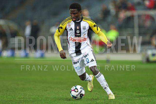 Austrian Bundesliga: Grazer AK 1902 vs LASK | GRAZ, AUSTRIA, 13.DEC.25 - SOCCER - ADMIRAL Bundesliga, Grazer AK 1902 vs LASK. The image shows Emmanuel Michael (Lask).